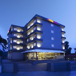 Click Hotel, Junagadh Exterior photo