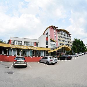 Alexandra Sport Hotel Puchov Exterior photo