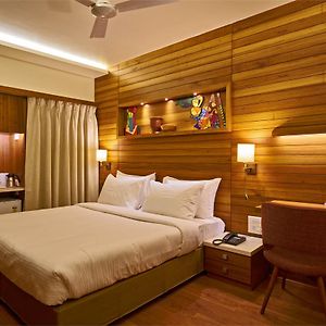 Hotel Atharv Top Rated Business Hotel In Kolhapur Exterior photo