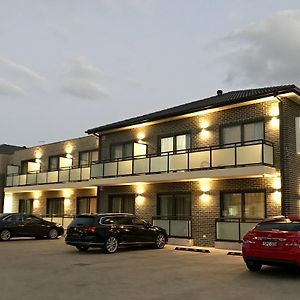 Value Suites Penrith Exterior photo