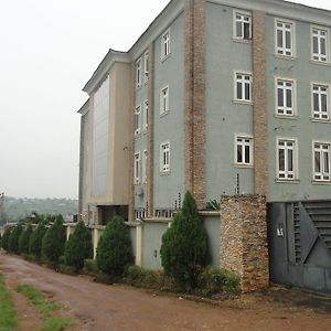 Stage 5 Hotel And Suites Otta Exterior photo