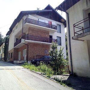 Hm - Konak Hotel Srebrenica Exterior photo