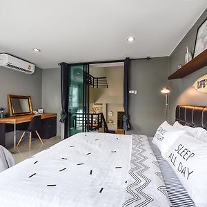 Modern House Patong Hill - 7 Beds - Kitchen Villa Exterior photo