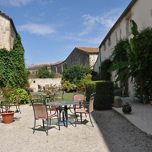 Hotel Du Donjon Aulnay (Charente-Maritime) Exterior photo