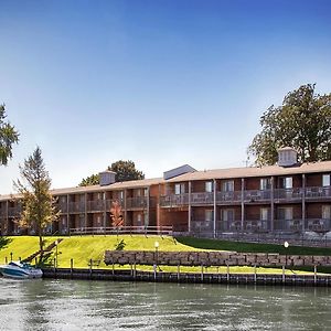 Best Western River Terrace Cheboygan Exterior photo