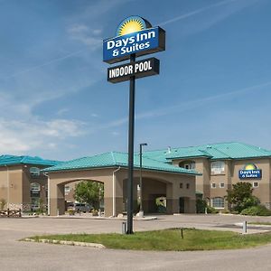 Days Inn & Suites By Wyndham Brandon Exterior photo