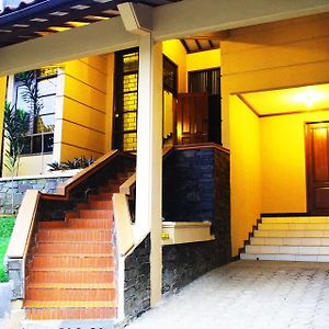 De Orange Pasteur Guest House By Houseinbandung Bandung Exterior photo