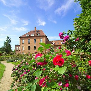 Gutshaus Gottin Hotel Warnkenhagen  Exterior photo