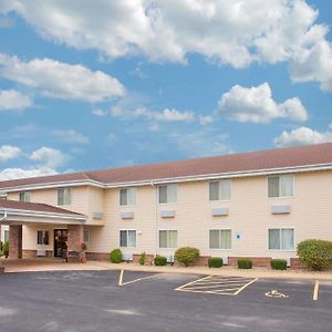 Super 8 By Wyndham Galva Hotel Exterior photo