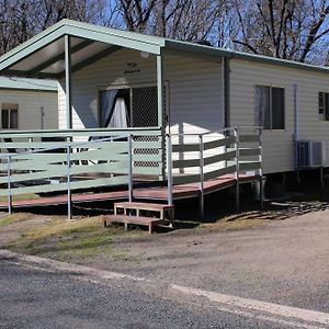 Riverglade Caravan Park Hotel Tumut Exterior photo