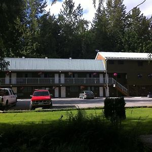 The Hitching Post Motel Pemberton Exterior photo