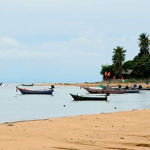 Sananwan Beach B&B Bang Saphan Noi Exterior photo