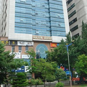 Solium Business Hotel Changwon Exterior photo