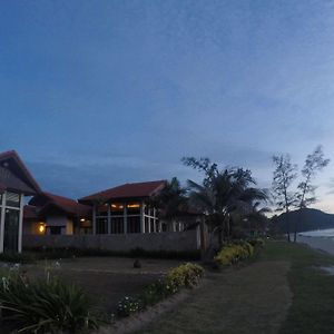 Sabah Beach Villas & Suites Karambunai Exterior photo