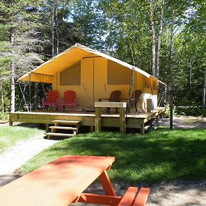 Les Prets A Camper Du Camping Tadoussac Hotel Exterior photo