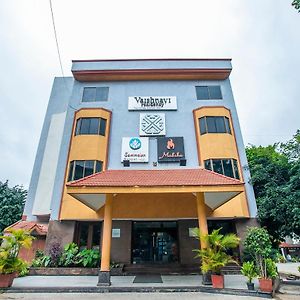 Oyo 18762 Vaishnavi Residency Hotel Bangalore Exterior photo