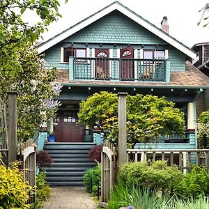 A Suite @ Kitsilano Cottage Vancouver Exterior photo