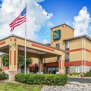 Quality Inn & Suites Lawrenceburg Exterior photo