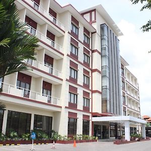 Hotel Surya Yudha Purwokerto Exterior photo