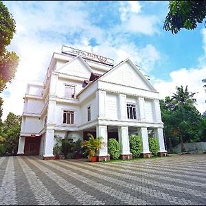 Hotel Emerald Regency Puthupalli Exterior photo
