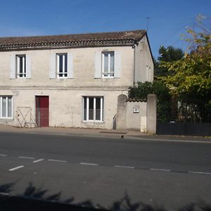La Maison D'Alienor Saint-Medard-de-Guizieres Exterior photo