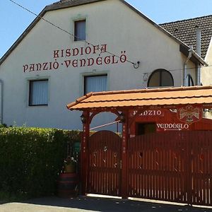 Kisdiofa Panzio Es Vendeglo Bed & Breakfast Vajdacska Exterior photo
