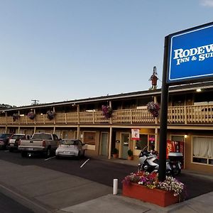 Rodeway Inn & Suites Pendleton Exterior photo