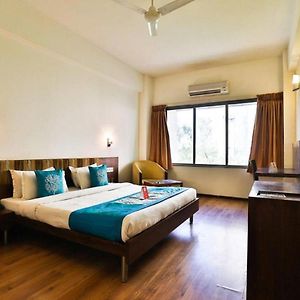 Hotel President Inn By Sky Stays Gandhinagar Exterior photo