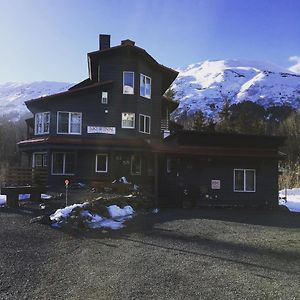 Ski Inn Girdwood Exterior photo