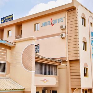 Hotel La Couronne Rw Yaounde Exterior photo