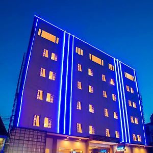 Zoom Hotel Mulawarman Samarinda Exterior photo