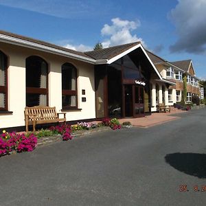 Cedar Lodge Hotel & Restaurant Newbawn Exterior photo