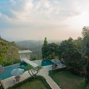 Reddoorz Resort @ Lembang 2 Exterior photo