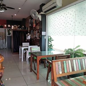 Penthai Hostel Rayong Exterior photo