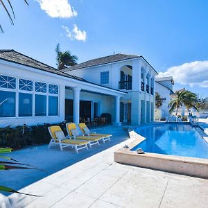 La Mouette Cable Beach Bahamian Villa Nassau Exterior photo