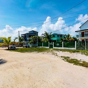 Roughrider Inn Caye Caulker Exterior photo