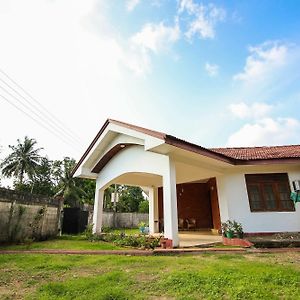 Yoho Airport Way Bungalow Negombo Exterior photo