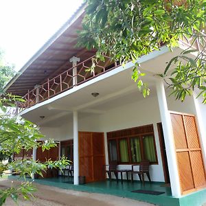 Calm Rest Mirissa Hotel Exterior photo