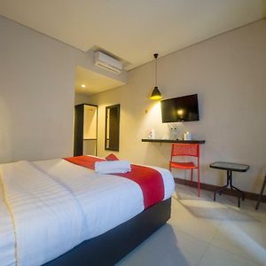 Budget Hotel Ambon Exterior photo