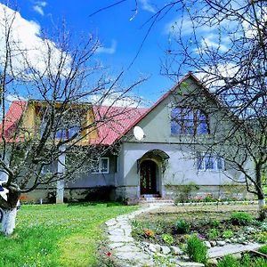 Gostynna Rodyna Hotel Izki Exterior photo