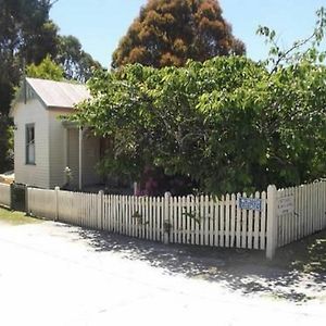 Mcintosh Cottages Strahan Exterior photo