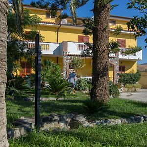 Casa Cosmano Bed & Breakfast Brancaleone Marina Exterior photo