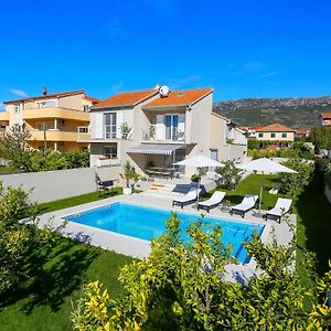 Villa Elysium - Beautiful Family House With Heated Pool Kastela Exterior photo