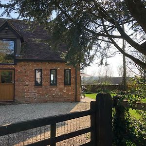 The Stable Barn *On The Edge Of The New Forest* Downton  Exterior photo