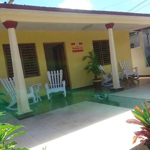 Casa Merry Echavarria Y Estelo Hotel Vinales Exterior photo