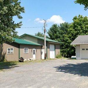 Becker'S Private Studio 2 Queen Beds, 1 Futon With A Great Back Yard! Auburn Exterior photo