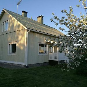 Willa Mustijoki Bed & Breakfast Laukkoski Exterior photo