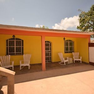 Hostal Dayana Y Frank Vinales Exterior photo