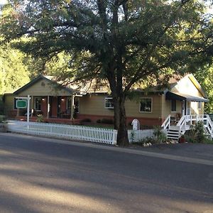 Murphys House On Main Exterior photo