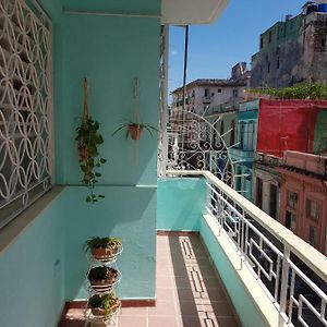 Casa Armando Y Mercy Havana Exterior photo